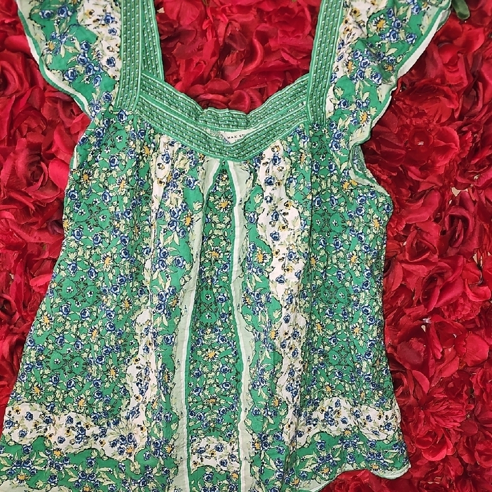 Max Studio Women's Vibrant Green Floral Top Size Large (NO SIZE TAG)